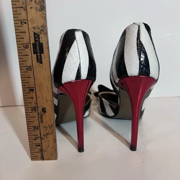 Betsey Johnson Princess Pump 7.5 d'Orsey Style Stiletto Black And White Stripe - Picture 5 of 9